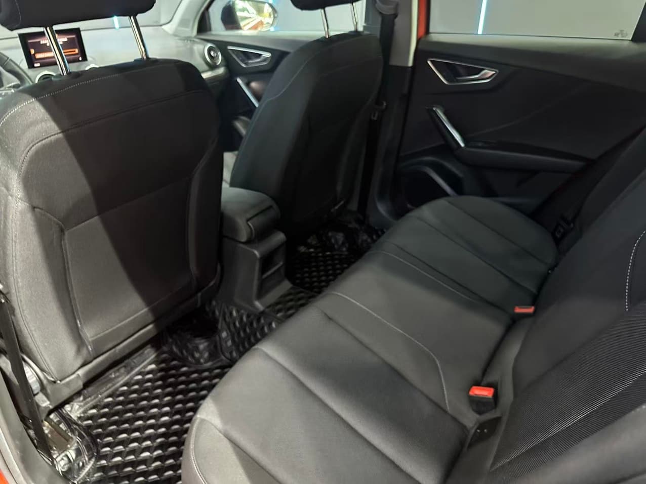 Audi Q2L photo 5