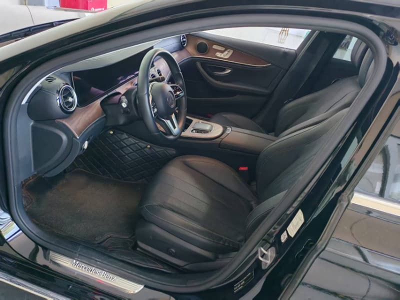 Mercedes-Benz E300L photo 4